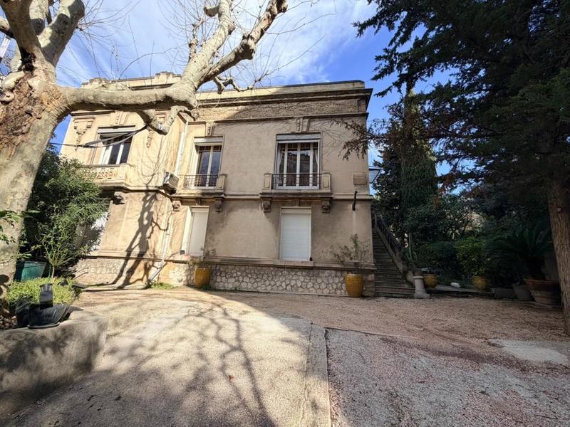 Appartement - 204 m² - 6 pièces