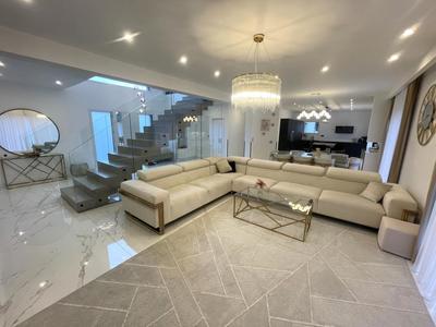 Maison ancienne - 259 m² - 8 pièces