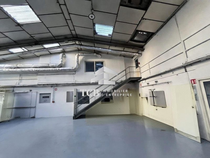 Local d'activités - 1 460 m²