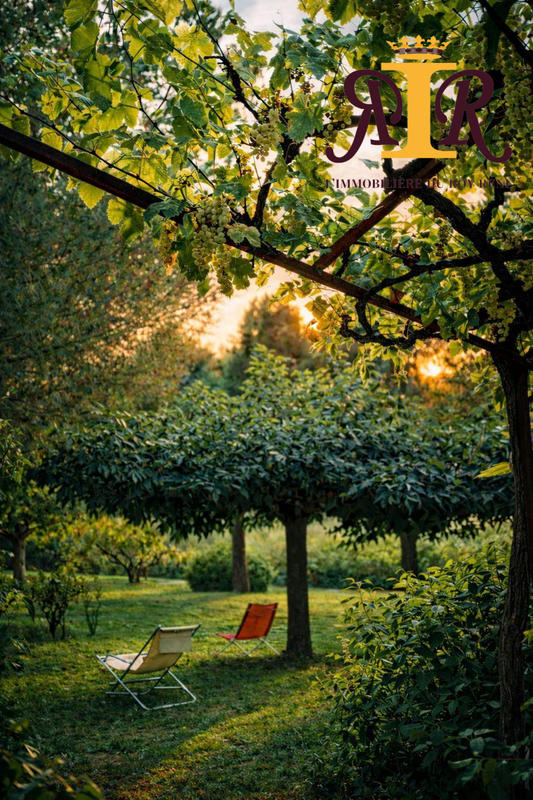 Maison traditionnelle - 288 m² - 9 pièces