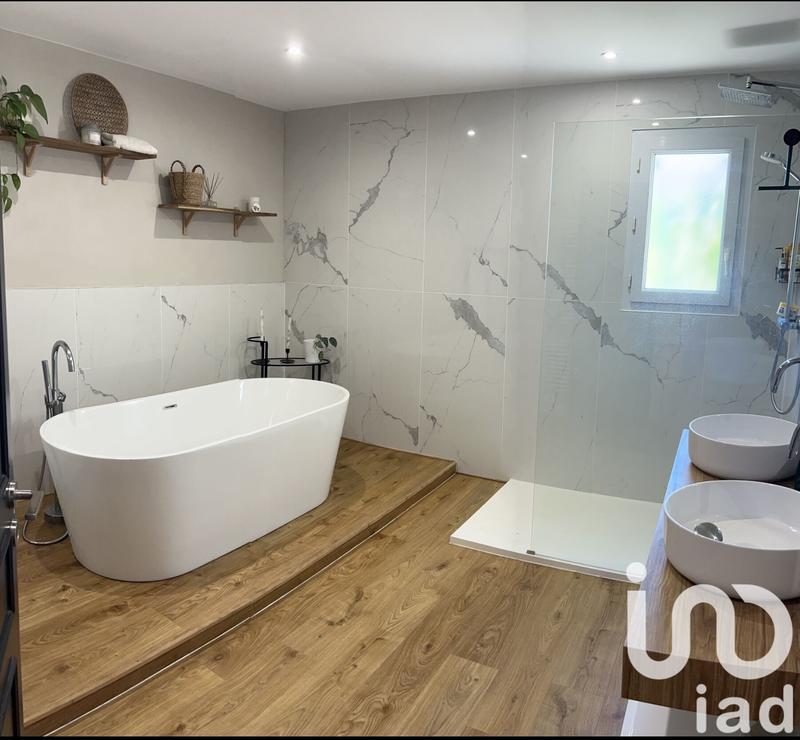 Maison - 121 m² - 5 pièces