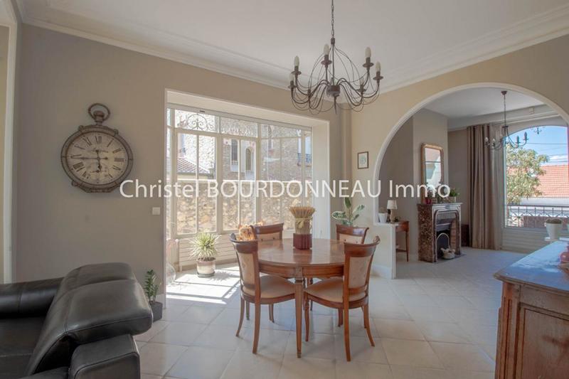 Maison - 201 m² - 9 pièces