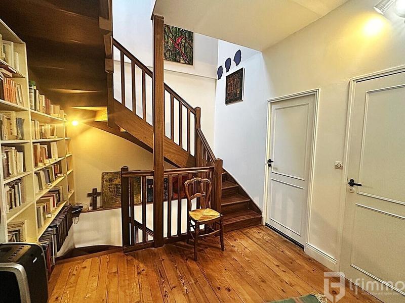 Maison - 281 m² - 12 pièces