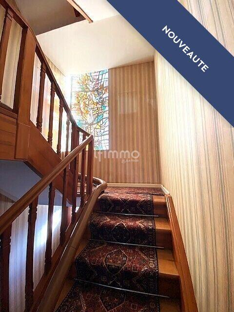 Maison - 286 m² - 9 pièces