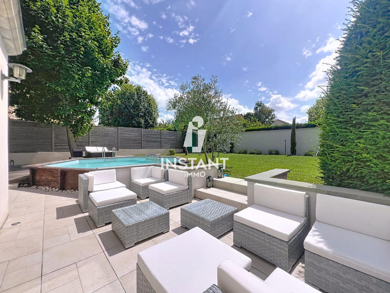 Villa - 238 m² - 9 pièces