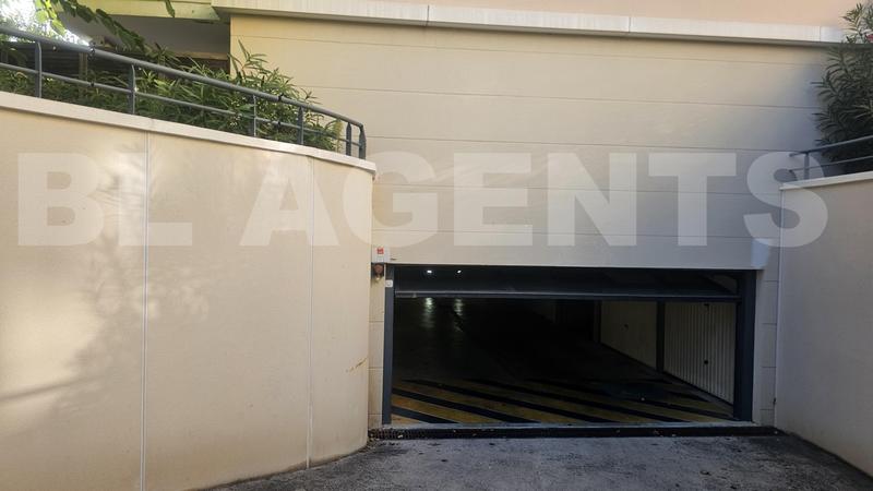 Parking / Garage - 13 m²