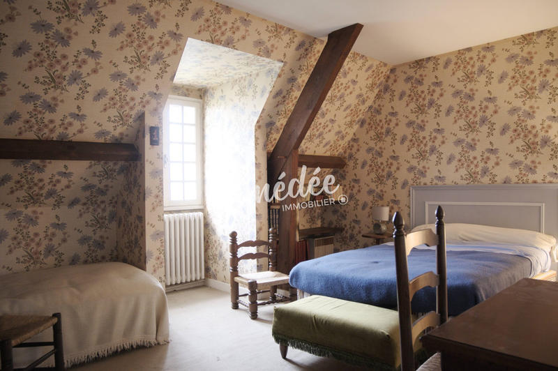 Maison traditionnelle - 210 m² - 7 pièces