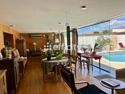 Maison - 372 m² - 11 pièces