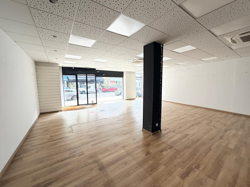 Local commercial - 156 m² - 1 pièce