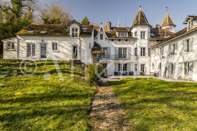 Maison - 350 m² - 12 pièces