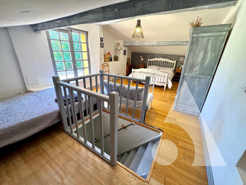 Maison - 284 m² - 9 pièces