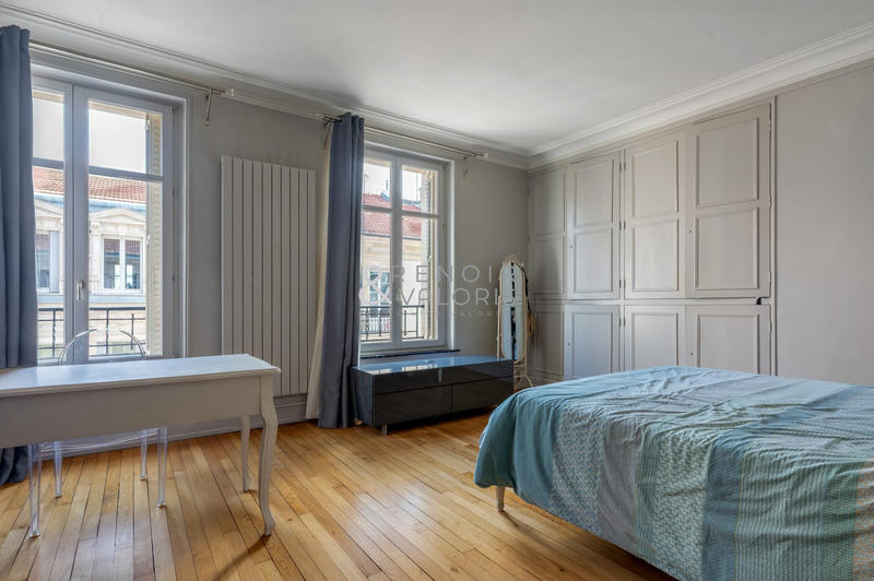 Maison - 302 m² - 10 pièces