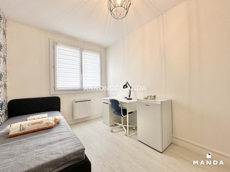 Chambre - 9 m² - 4 pièces