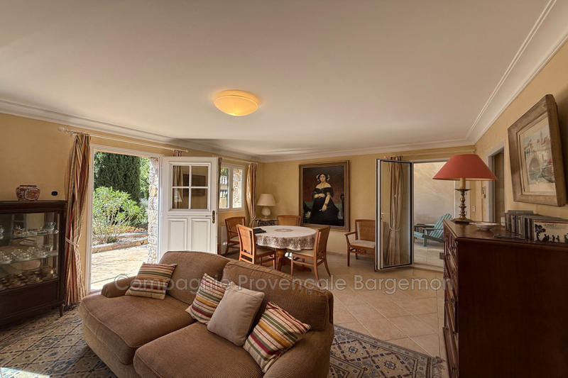 Maison - 260 m² - 9 pièces