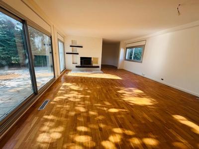 Maison - 240 m² - 7 pièces