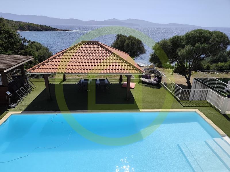 Maison - 412 m² - 8 pièces