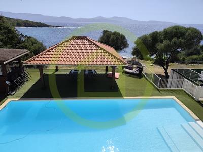 Maison - 412 m² - 8 pièces