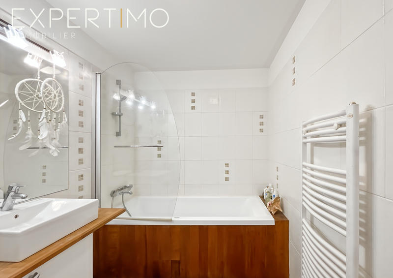 Maison - 202 m² - 12 pièces