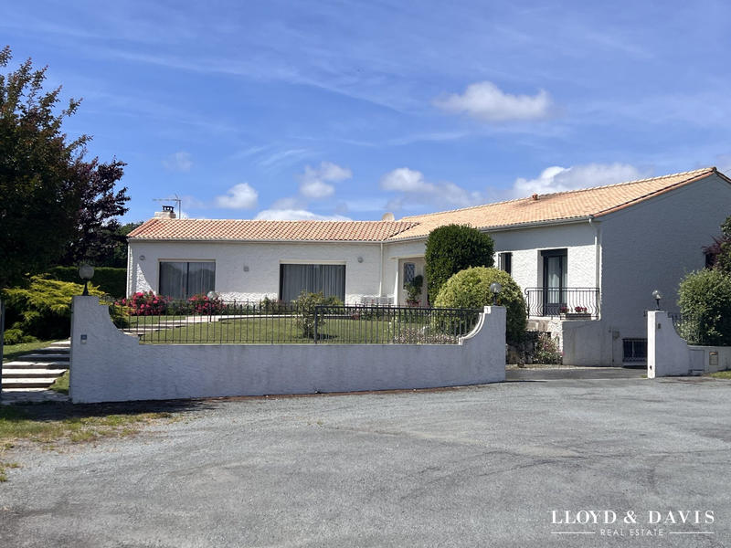 Maison - 252 m² - 6 pièces