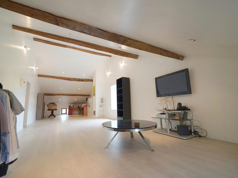 Maison - 250 m² - 8 pièces