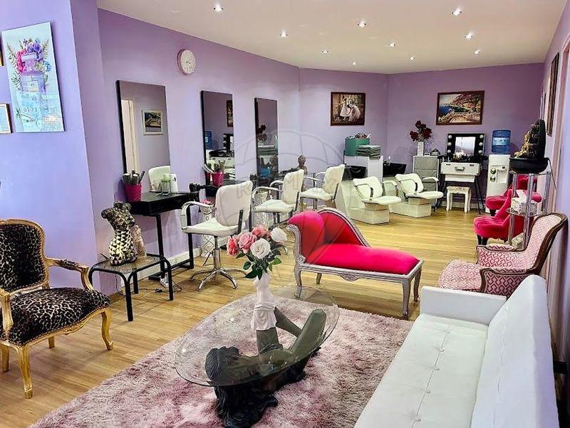 Local commercial - 325 m² - 15 pièces