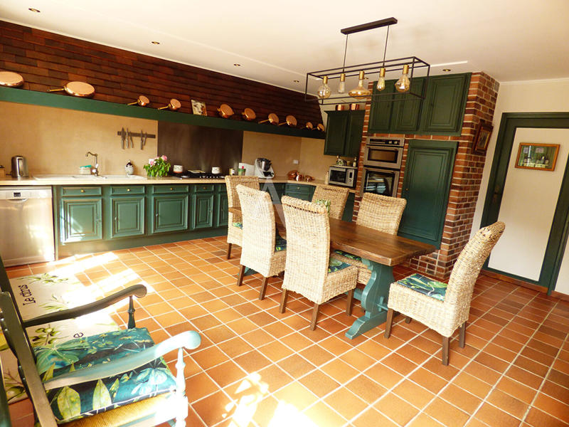 Maison - 303 m² - 7 pièces