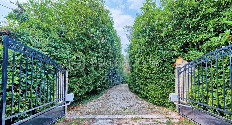 Demeure - 395 m² - 10 pièces