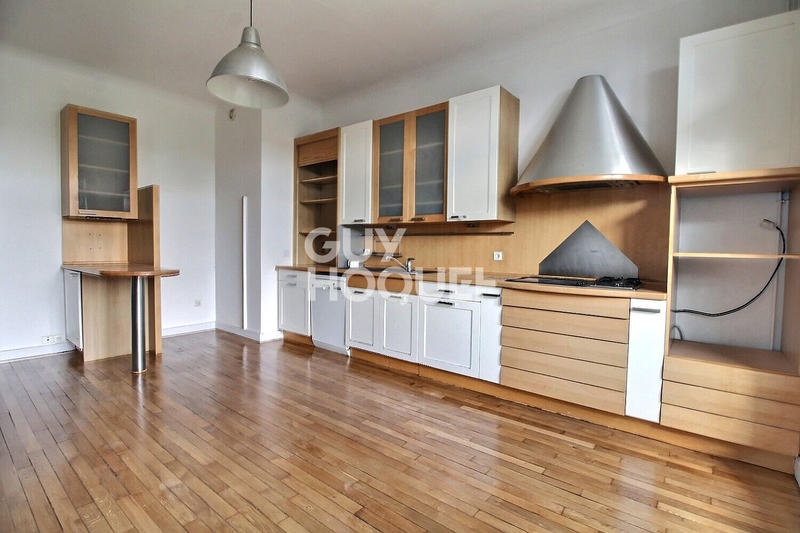 Appartement - 210 m² - 7 pièces
