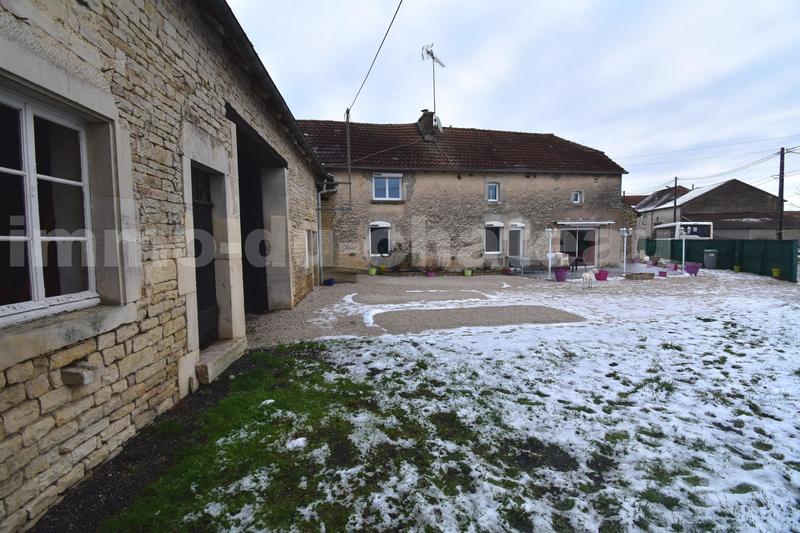 Maison - 230 m² - 6 pièces