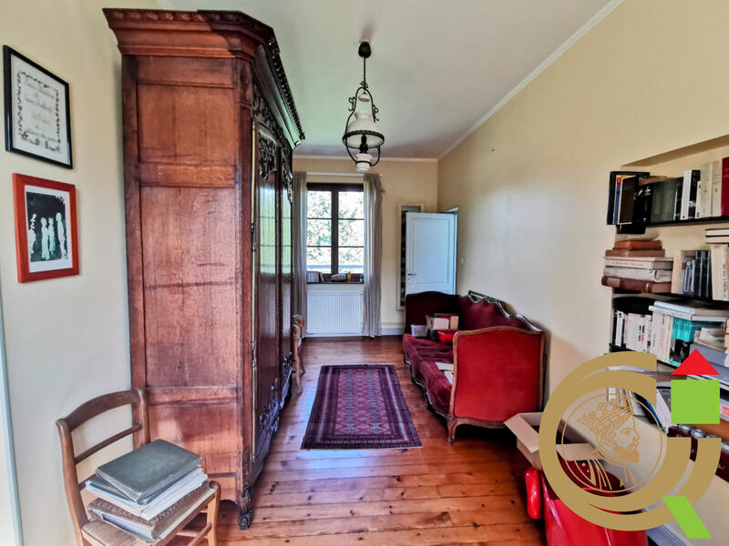 Maison - 284 m² - 13 pièces