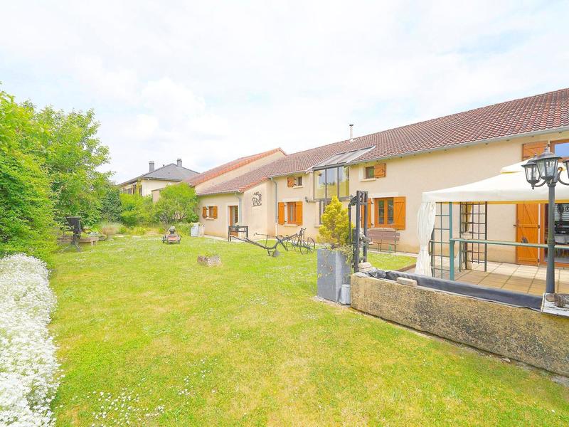 Maison - 250 m² - 8 pièces