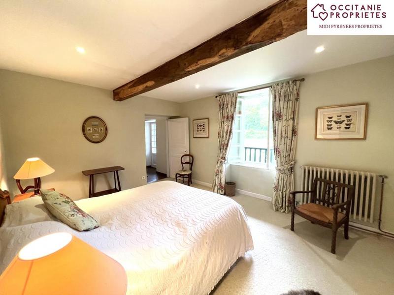 Propriété - 290 m² - 9 pièces