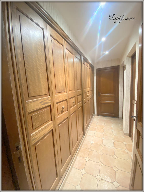 Maison - 255 m² - 6 pièces