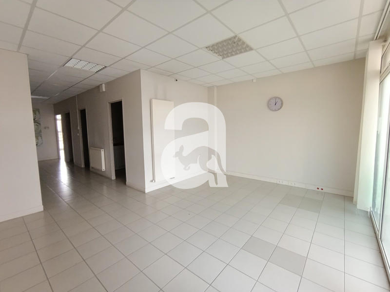 Local commercial - 109 m² - 5 pièces