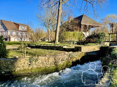 Maison ancienne - 335 m² - 10 pièces