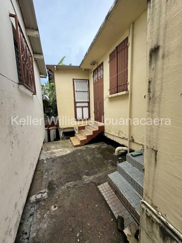 Maison - 139 m² - 9 pièces