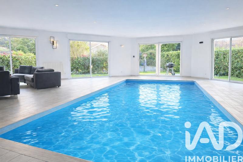 Maison - 250 m² - 6 pièces