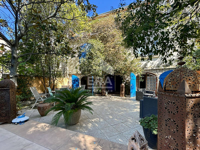 Maison - 355 m² - 12 pièces