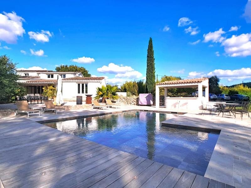 Maison - 267 m² - 8 pièces