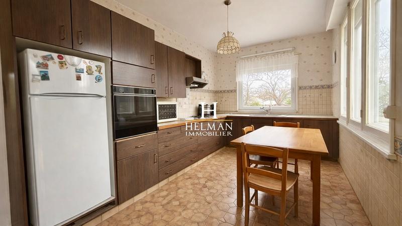 Maison - 245 m² - 10 pièces