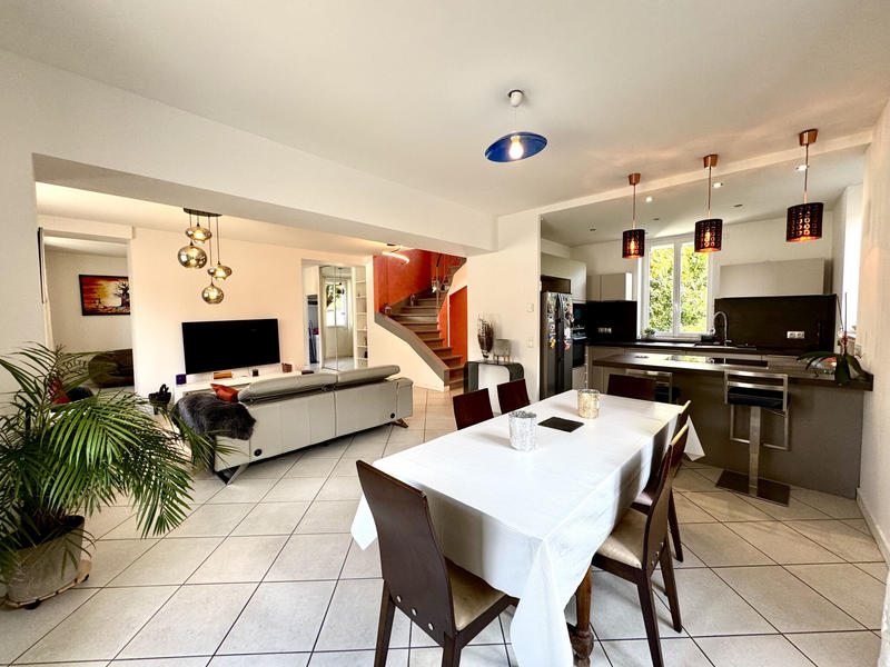 Villa - 238 m² - 8 pièces