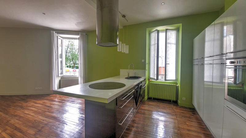 Maison - 196 m² - 8 pièces