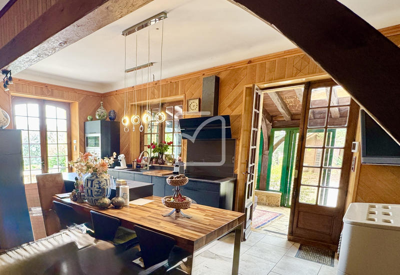 Maison - 336 m² - 12 pièces