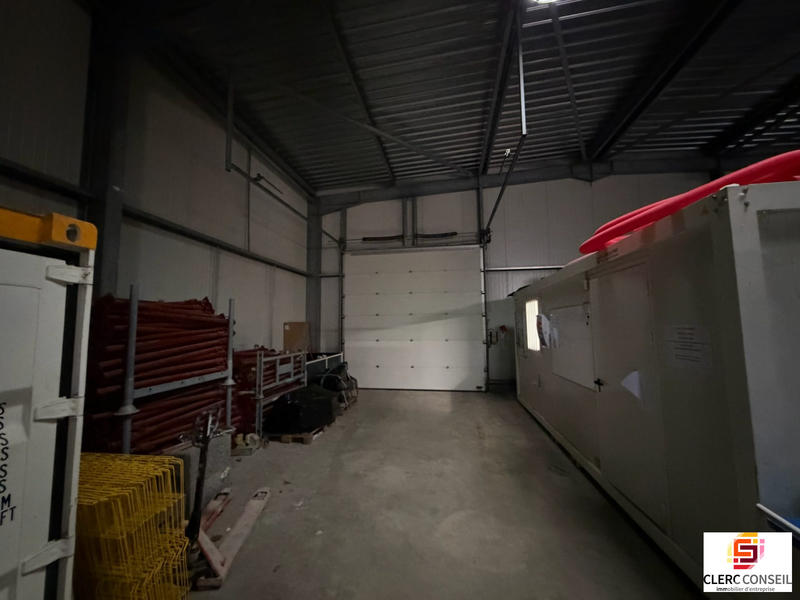 Local d'activités - 835 m²