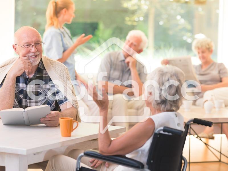 Local d'activité / Entrepôt - 1 056 m² - 17 pièces