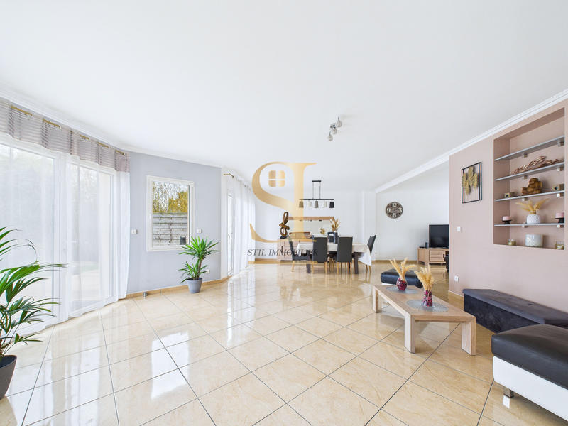 Maison - 211 m² - 9 pièces