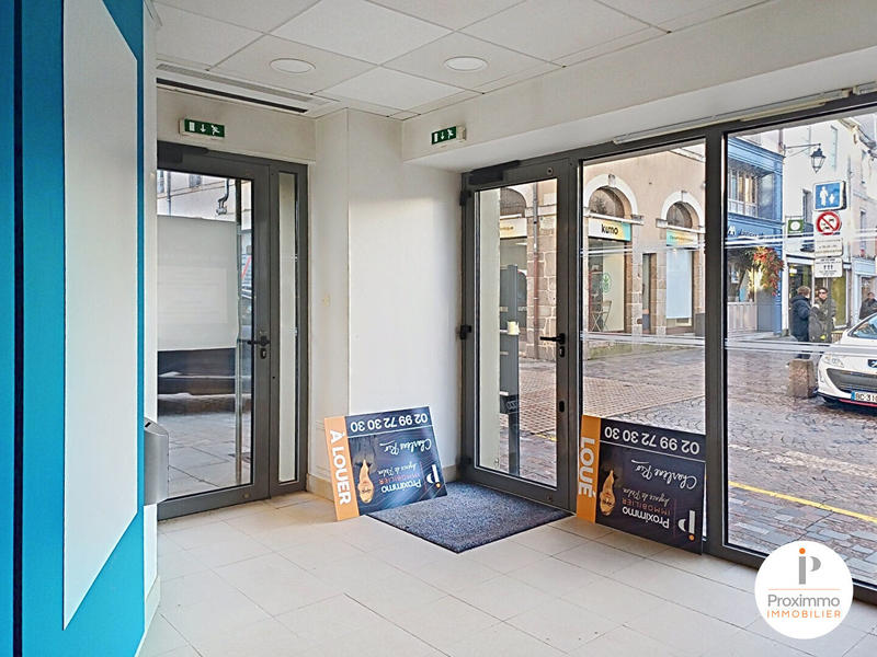 Local commercial - 199 m² - 9 pièces