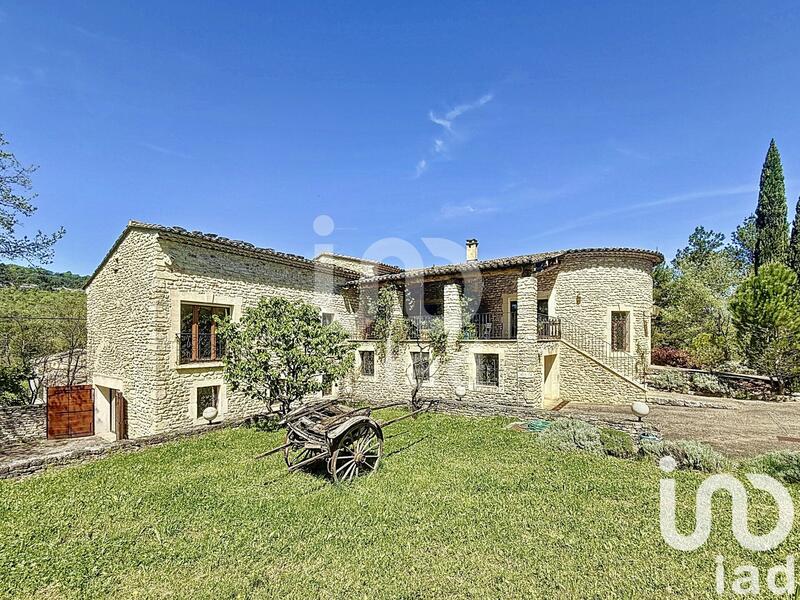 Maison - 355 m² - 6 pièces