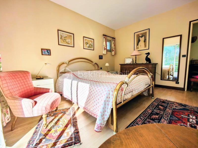 Demeure - 181 m² - 8 pièces