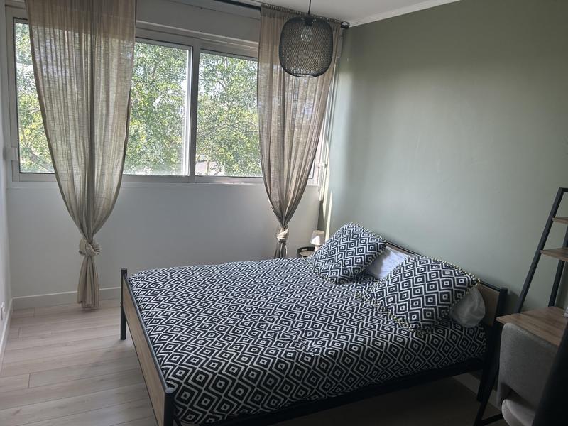 Appartement - 90 m² - 6 pièces